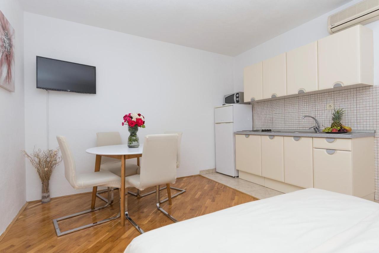 Skiljini Dvori - Apartman Makarska Esterno foto