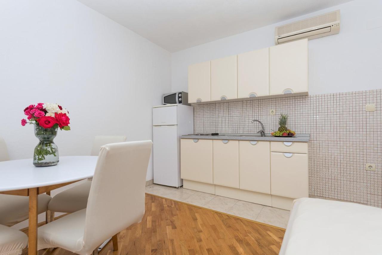 Skiljini Dvori - Apartman Makarska Esterno foto